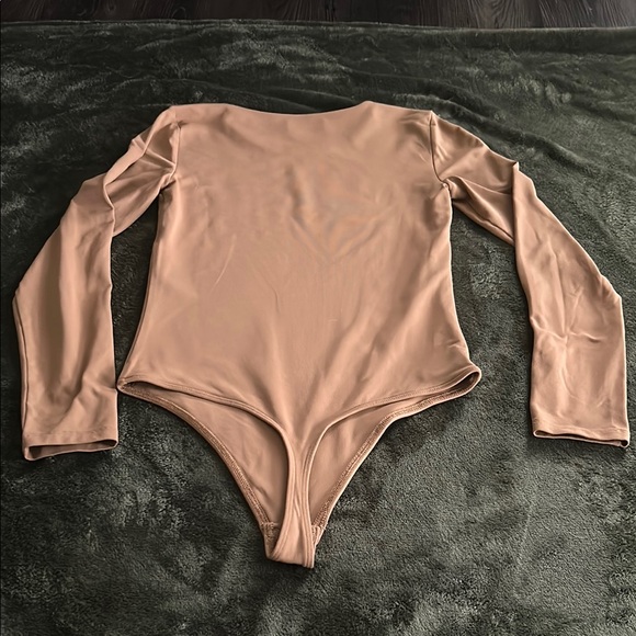 BABATON | Aritzia Contour Crew Longsleeve Bodysuit | M - Picture 3 of 7